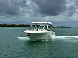 Boston Whaler 330 Vantage 1 2027 Boston Whaler 330 Vantage 2