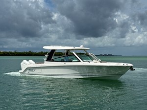 Boston Whaler 330 Vantage 3 2027 Boston Whaler 330 Vantage 4