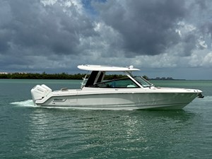 Boston Whaler 330 Vantage 4 2027 Boston Whaler 330 Vantage 5