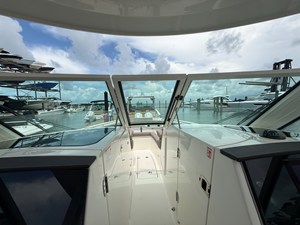 2027 Boston Whaler 330 Vantage 22
