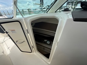 2027 Boston Whaler 330 Vantage 23