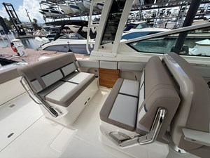 2027 Boston Whaler 330 Vantage 25