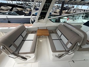 2027 Boston Whaler 330 Vantage 28