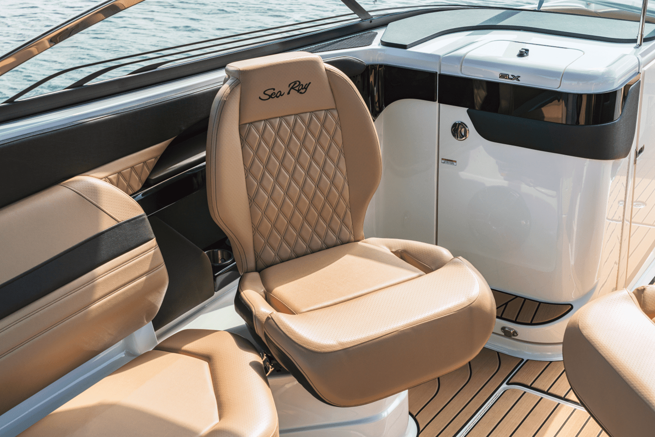 2027 Sea Ray SLX 280 Outboard 19