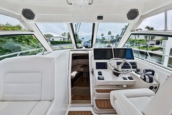 Boston Whaler 345 CONQUEST 18 2018 Boston Whaler 345 CONQUEST 19