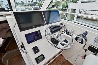 Boston Whaler 345 CONQUEST 22 2018 Boston Whaler 345 CONQUEST 23