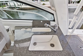 Boston Whaler 345 CONQUEST 31 2018 Boston Whaler 345 CONQUEST 32