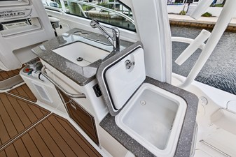 Boston Whaler 345 CONQUEST 32 2018 Boston Whaler 345 CONQUEST 33