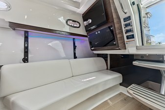 Boston Whaler 345 CONQUEST 73 2018 Boston Whaler 345 CONQUEST 74
