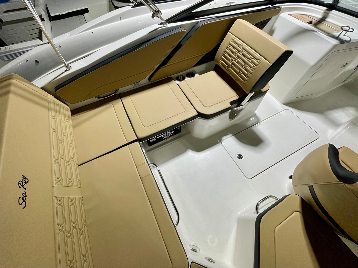2026 Sea Ray SPX 210 Outboard 6