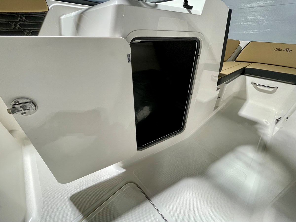 2026 Sea Ray SPX 210 Outboard 13