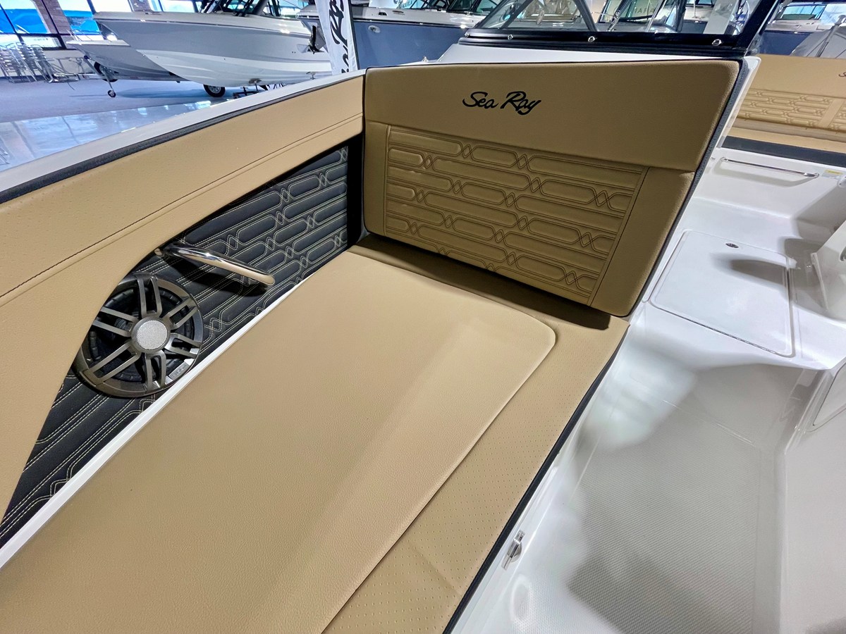 2026 Sea Ray SPX 210 Outboard 15