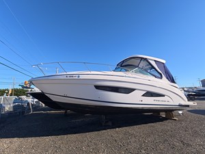 Regal 33 XO 1 2022 Regal 33 XO 2
