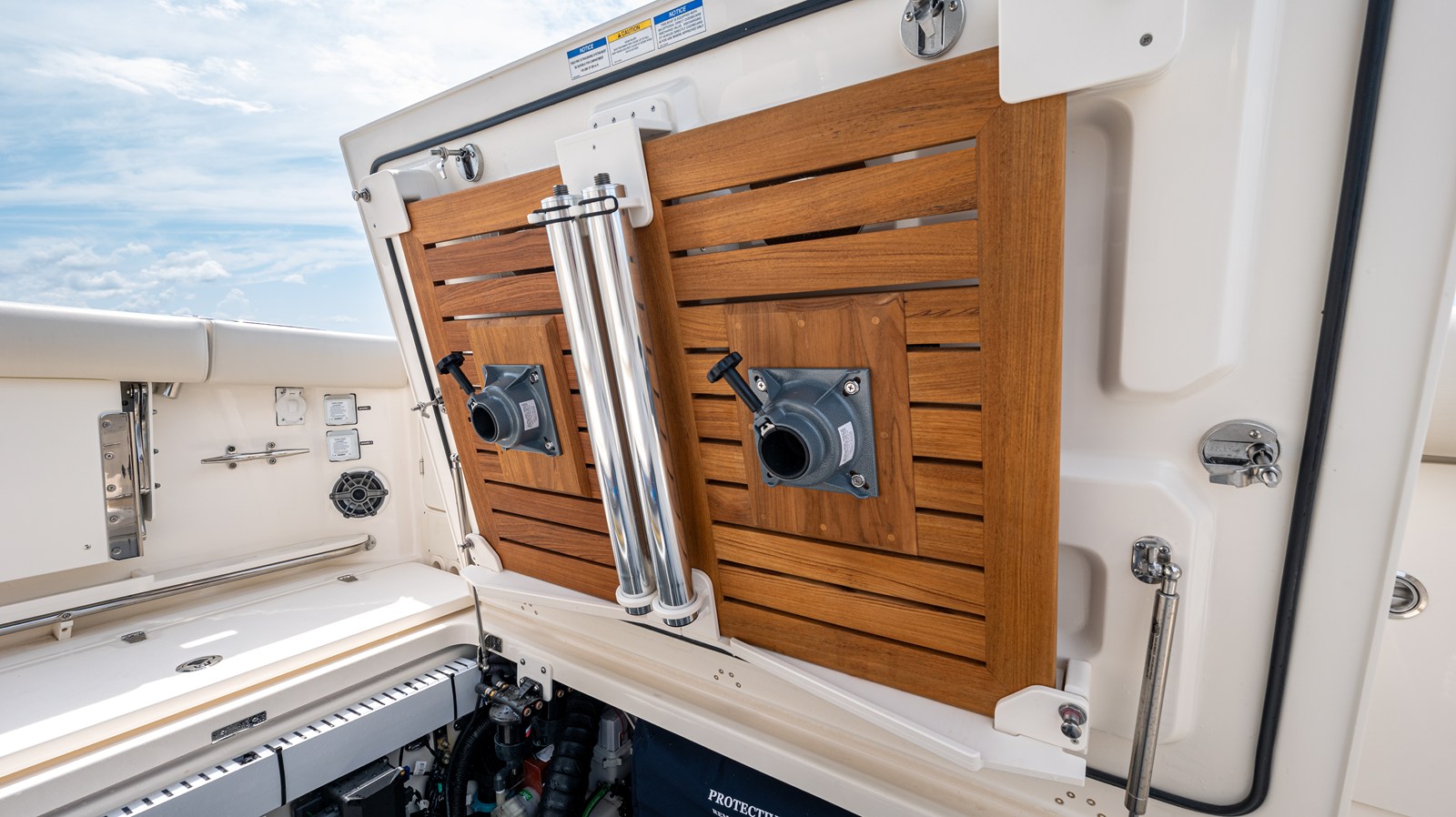 2027 Boston Whaler 380 Outrage 33