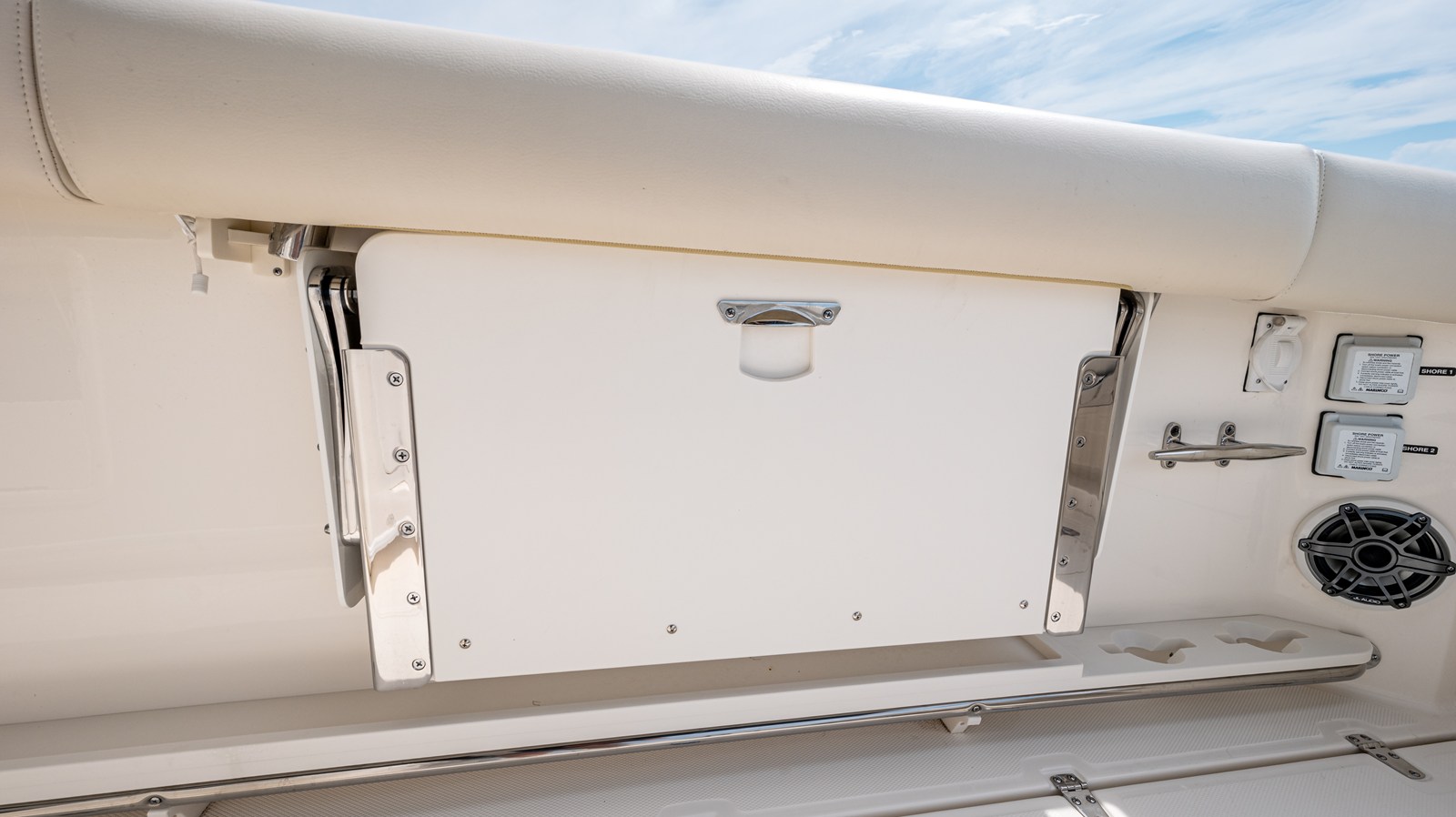 2027 Boston Whaler 380 Outrage 38