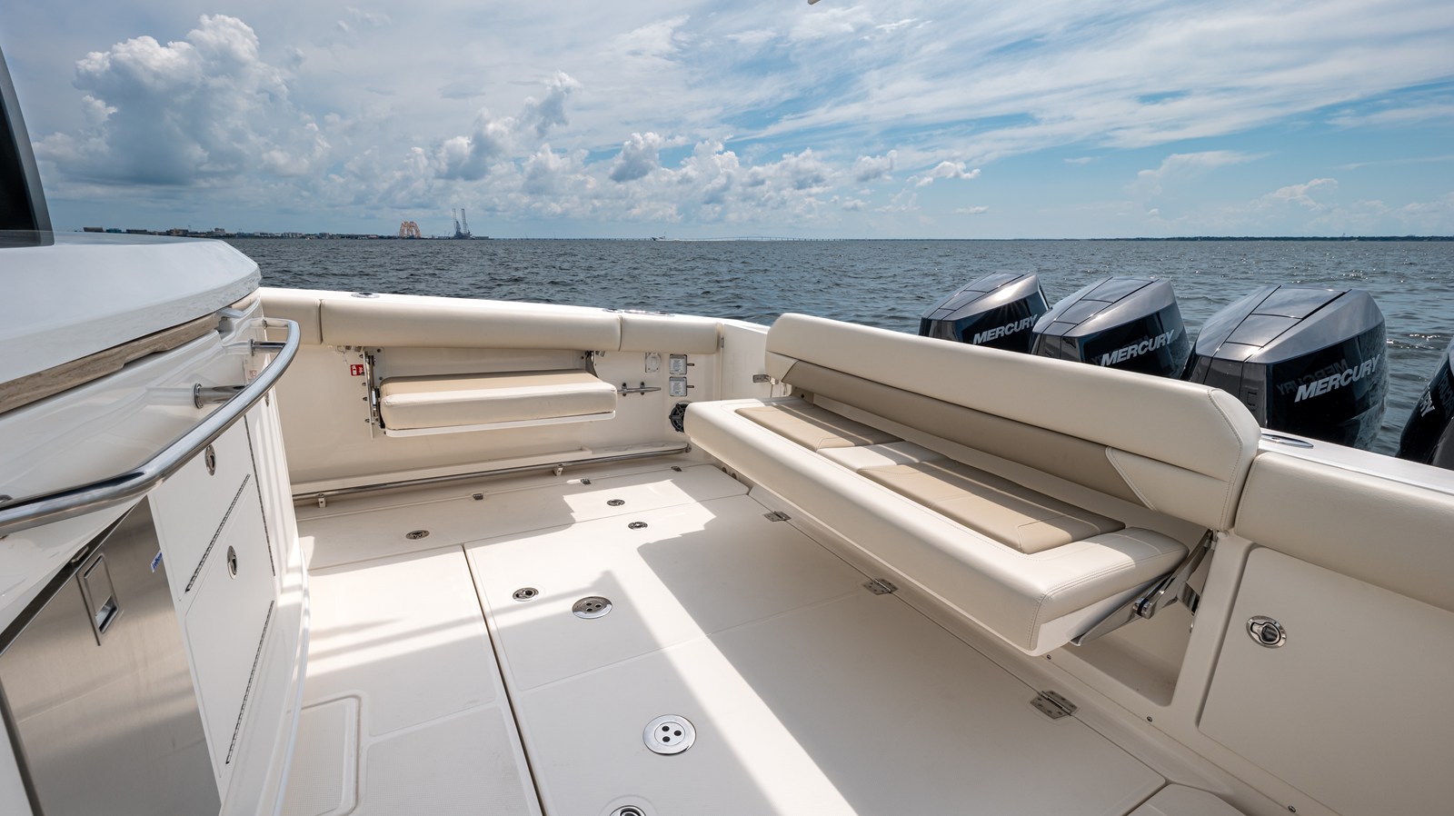 2027 Boston Whaler 380 Outrage 40