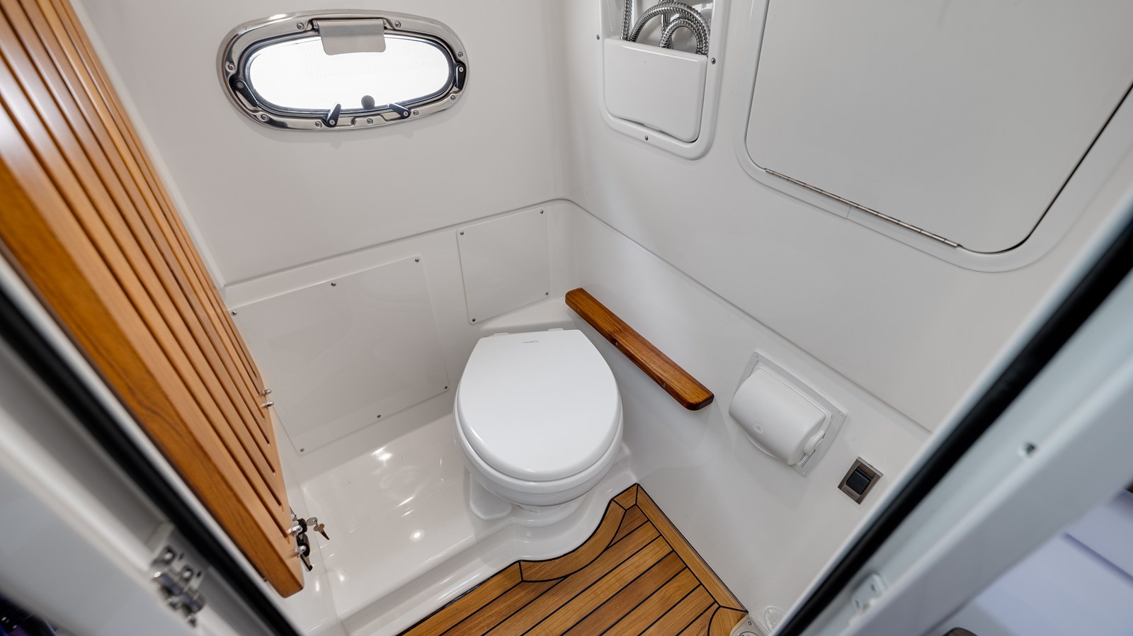 2027 Boston Whaler 380 Outrage 66