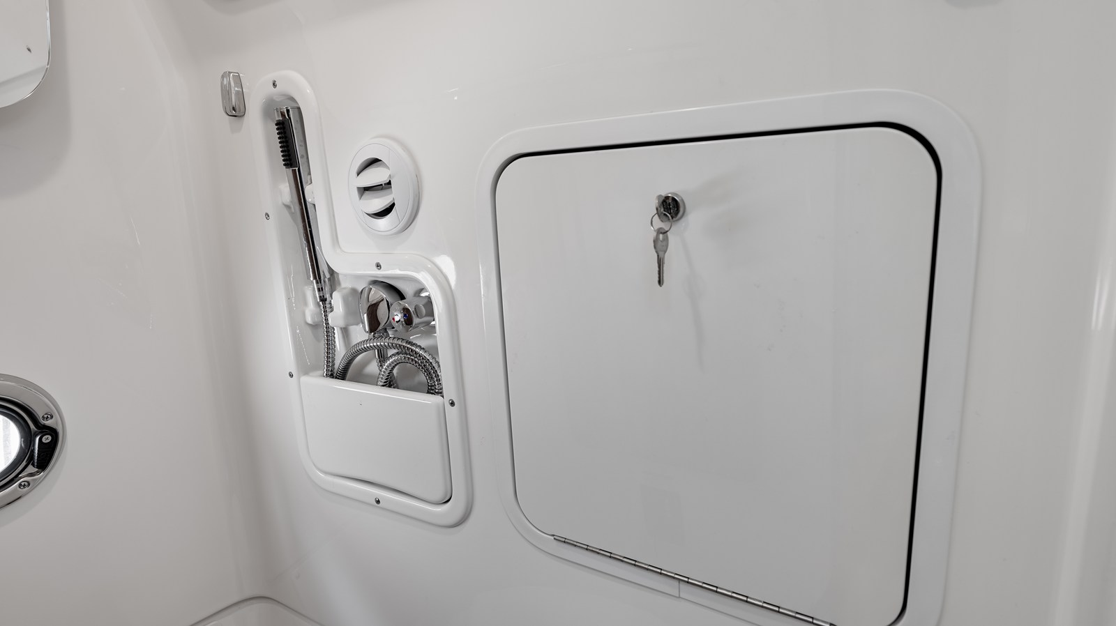 2027 Boston Whaler 380 Outrage 67