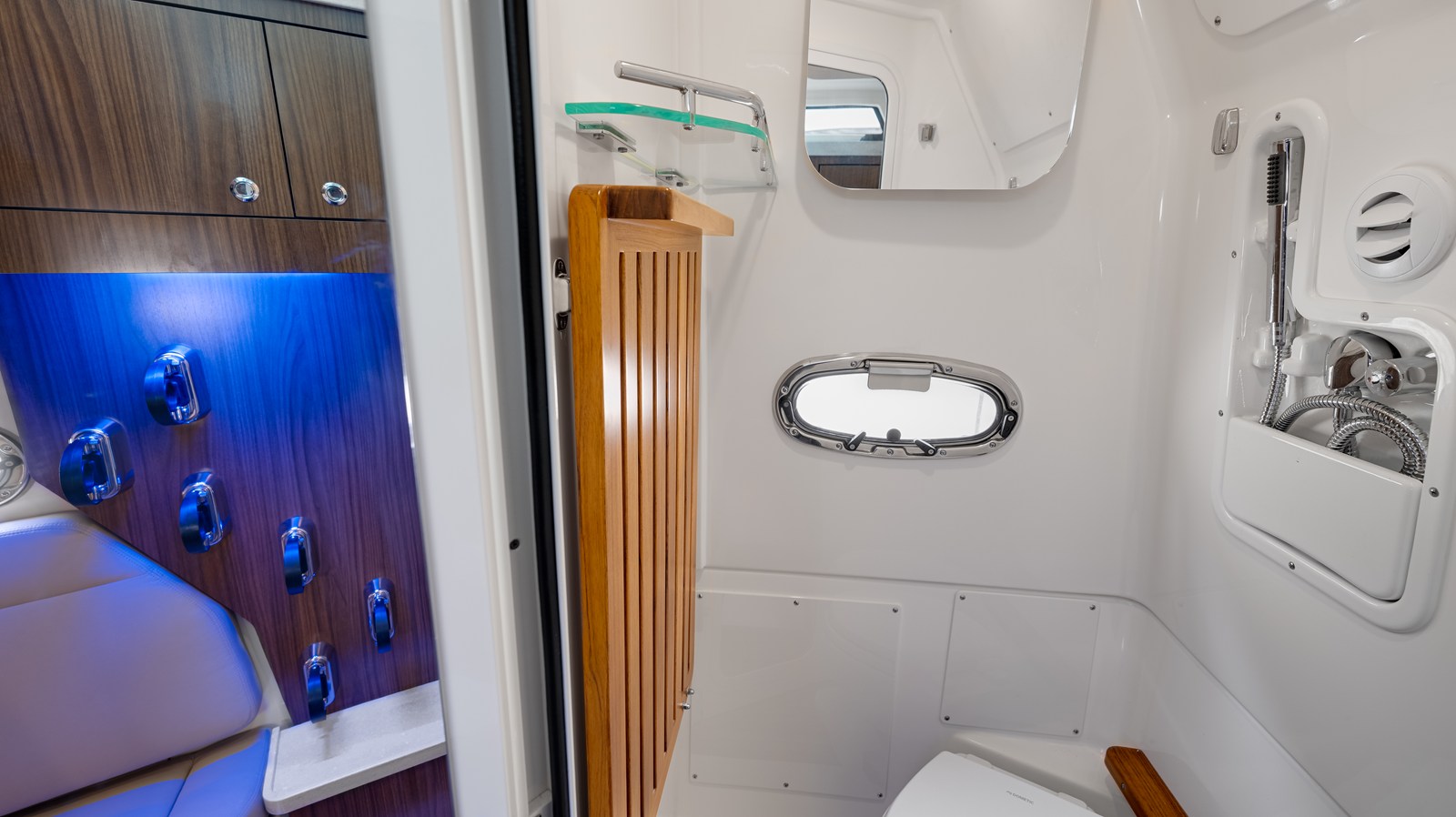2027 Boston Whaler 380 Outrage 68
