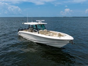 Boston Whaler 380 Outrage 2 2027 Boston Whaler 380 Outrage 3