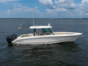 2027 Boston Whaler 380 Outrage 11