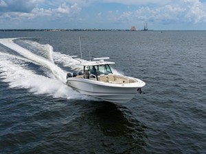 2027 Boston Whaler 380 Outrage 17