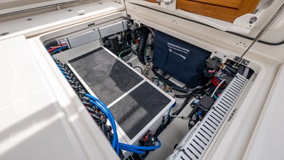2027 Boston Whaler 380 Outrage 34