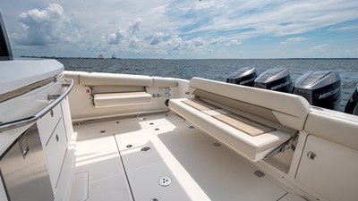 2027 Boston Whaler 380 Outrage 40