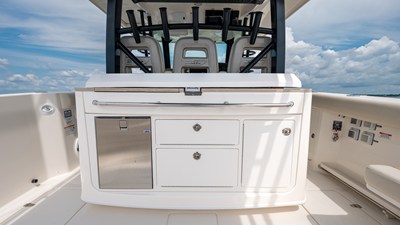 2027 Boston Whaler 380 Outrage 44