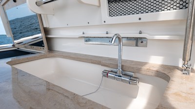2027 Boston Whaler 380 Outrage 48