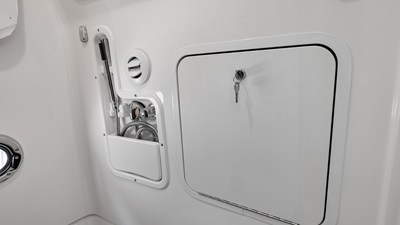 2027 Boston Whaler 380 Outrage 67