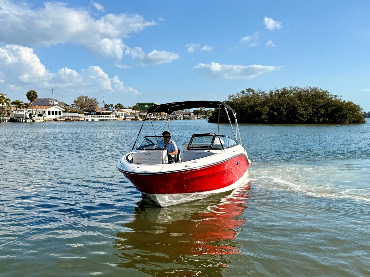 2026 Sea Ray SPX 210 Outboard 23