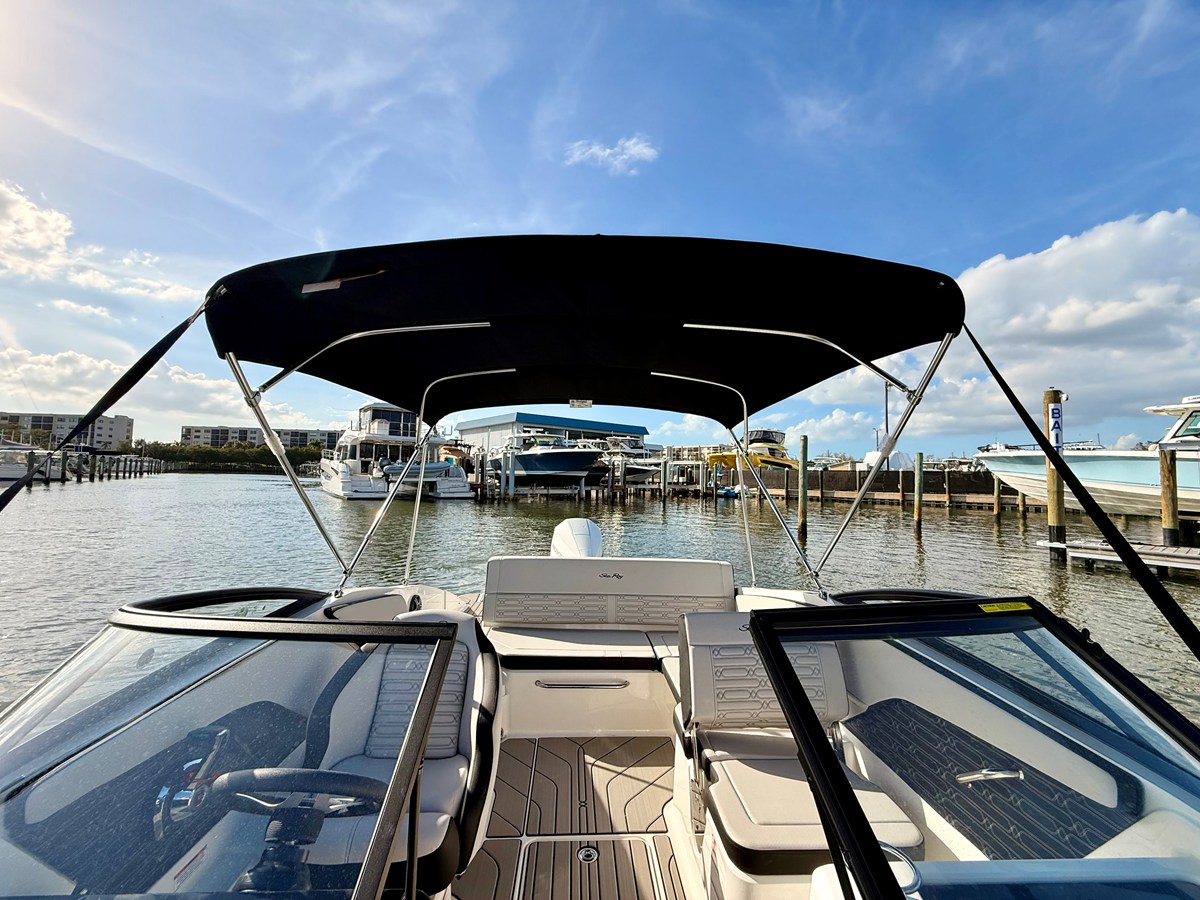 2026 Sea Ray SPX 210 Outboard 35
