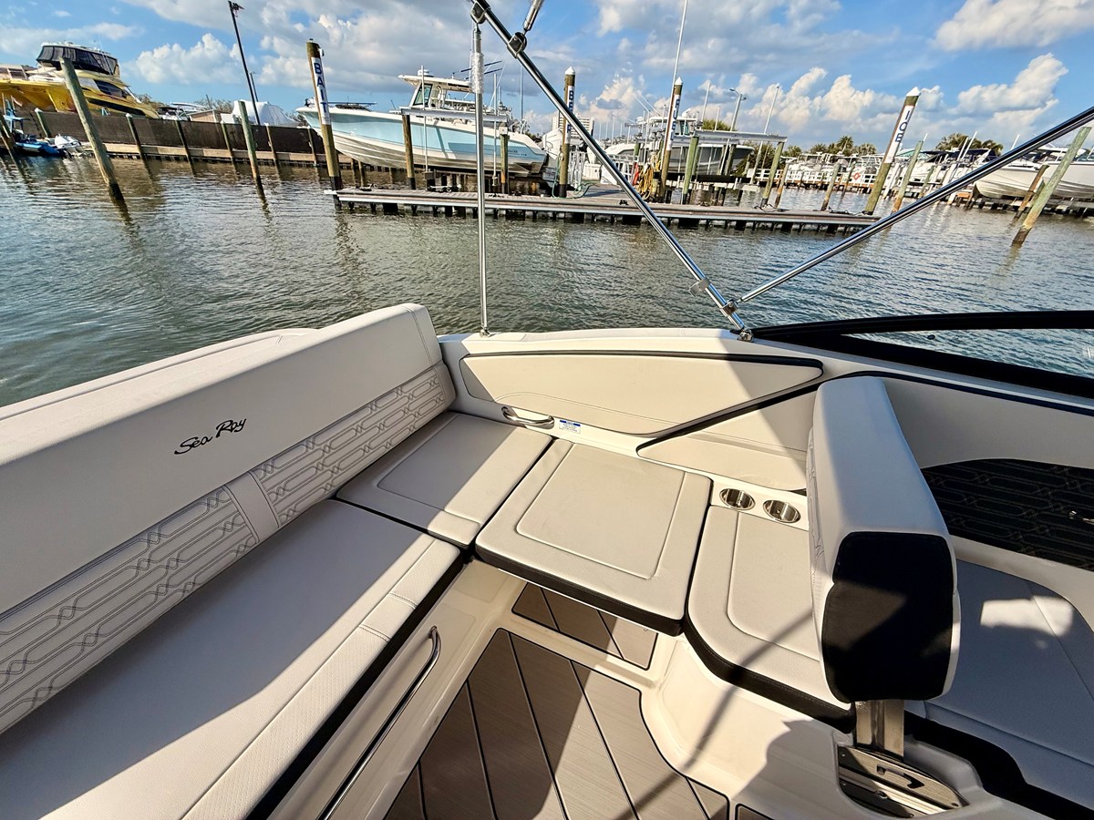 2026 Sea Ray SPX 210 Outboard 36