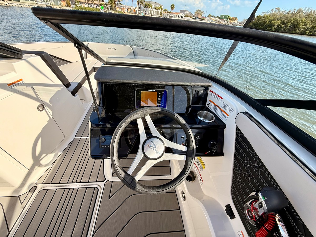 2026 Sea Ray SPX 210 Outboard 43
