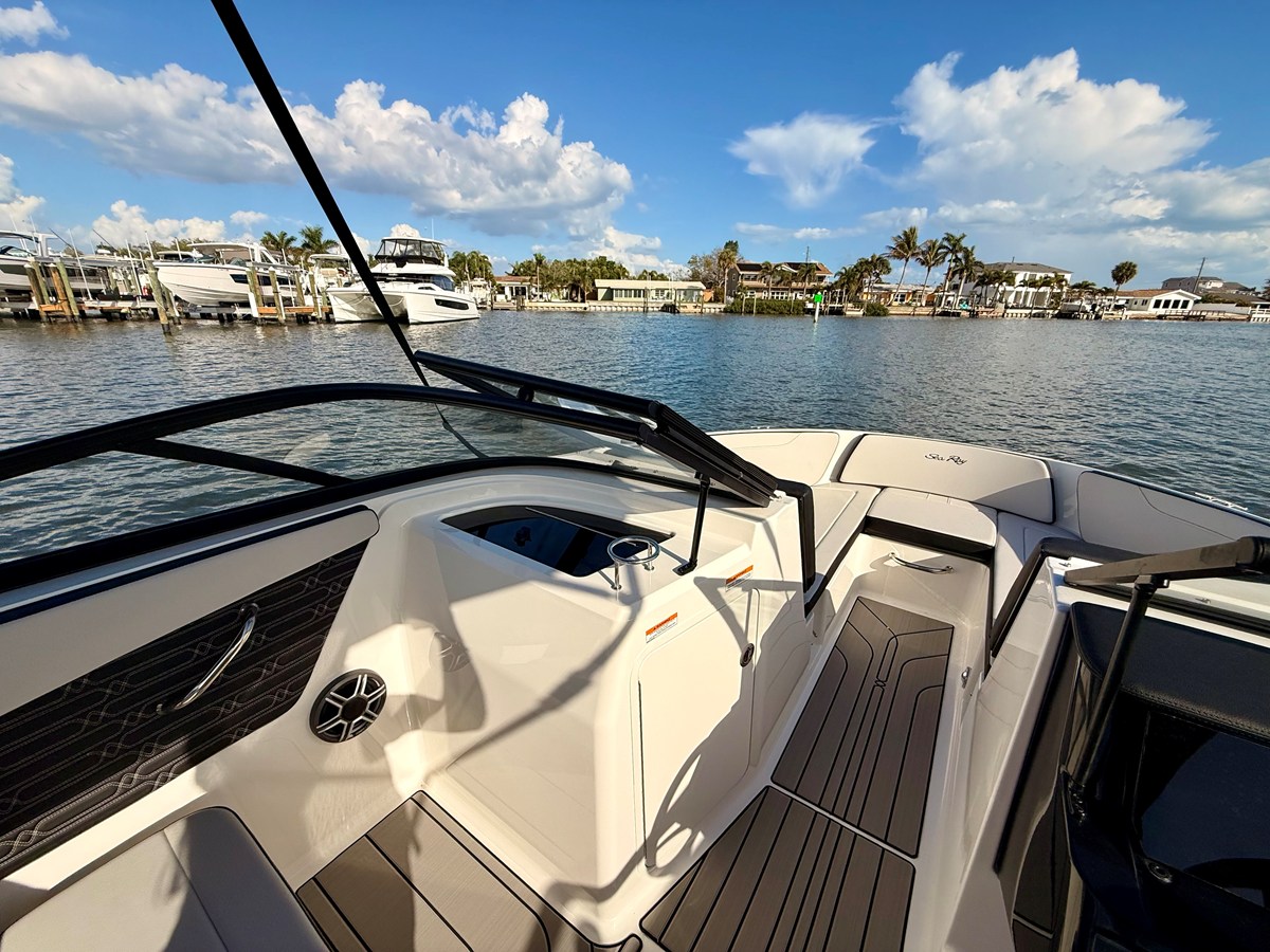 2026 Sea Ray SPX 210 Outboard 47