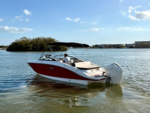 2026 Sea Ray SPX 210 Outboard 13