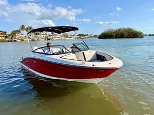 2026 Sea Ray SPX 210 Outboard 29