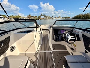 2026 Sea Ray SPX 210 Outboard 39