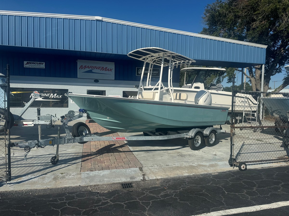 2026 Boston Whaler 190 Montauk 2