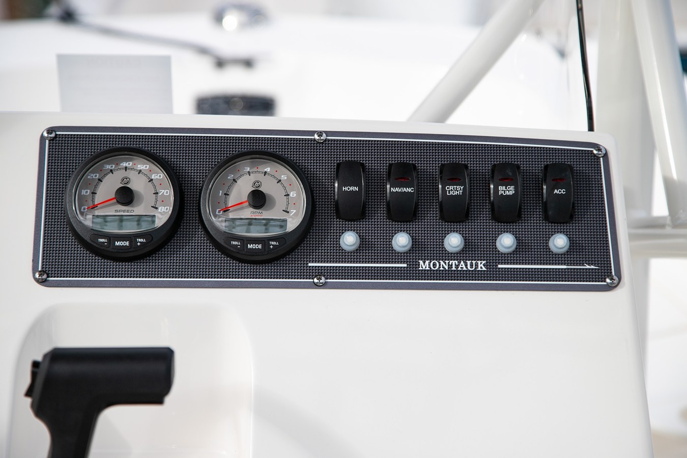 2026 Boston Whaler 190 Montauk 11