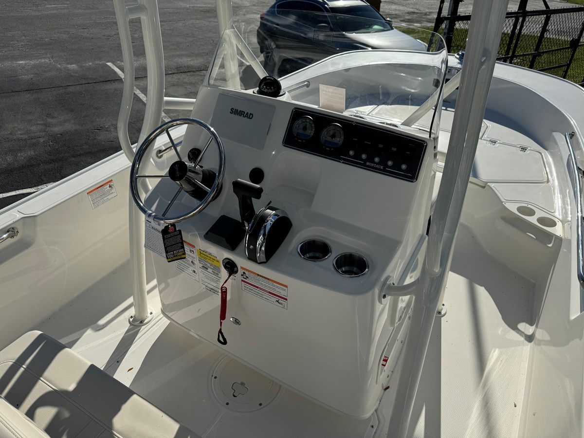 2026 Boston Whaler 190 Montauk 18