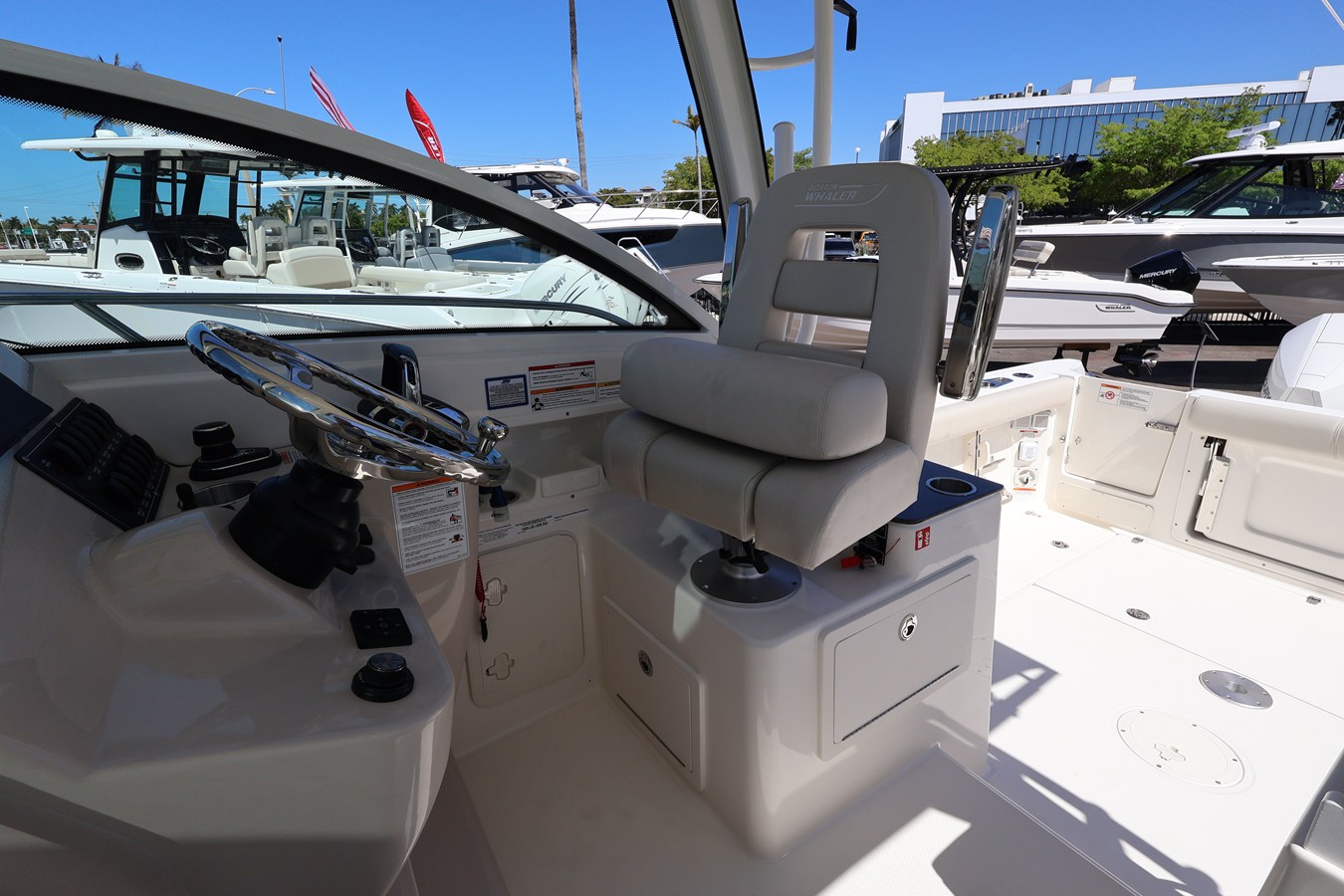 2026 Boston Whaler 285 Conquest 18