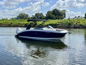 Sea Ray 270 SDX OB 0 2024 Sea Ray 270 SDX OB 1