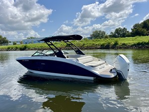 Sea Ray 270 SDX OB 9 2024 Sea Ray 270 SDX OB 10