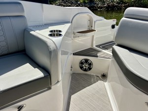 Sea Ray 270 SDX OB 14 2024 Sea Ray 270 SDX OB 15