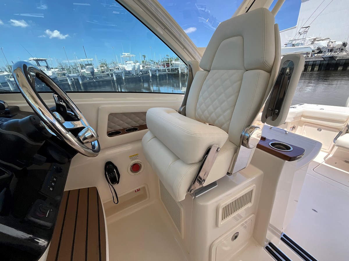 2026 Grady-White Express 340 18