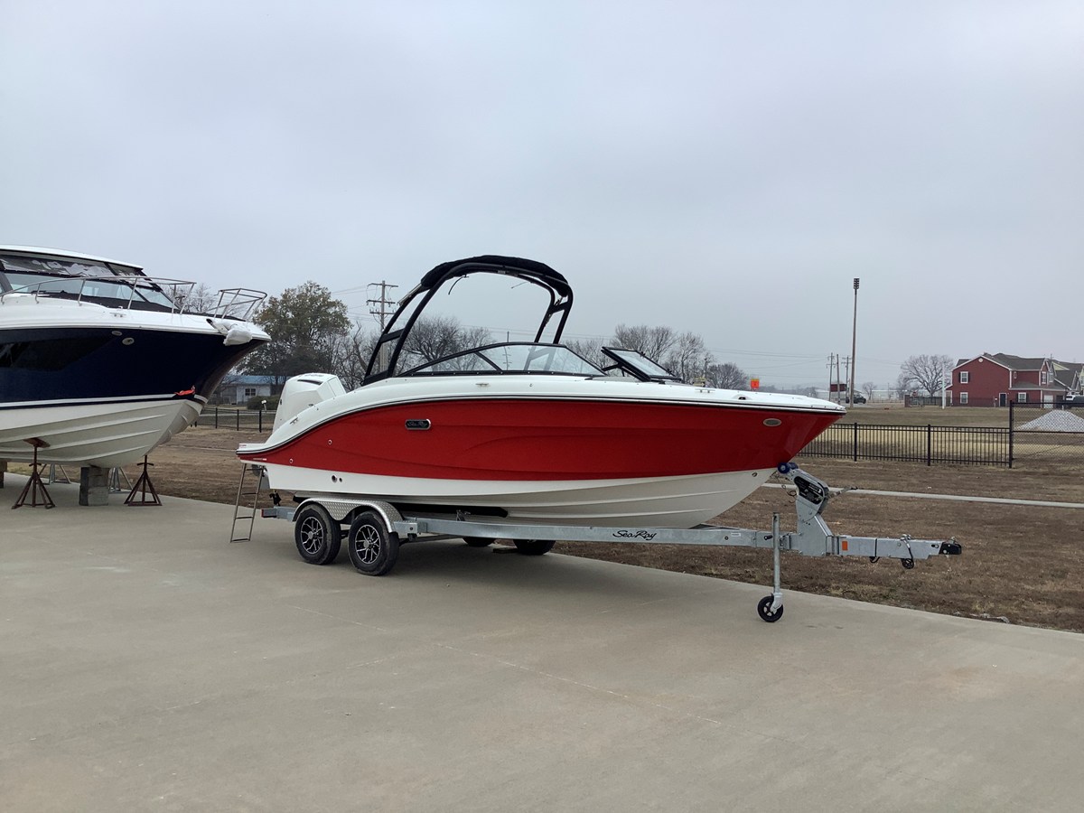 2026 Sea Ray SPX 210 Outboard 3