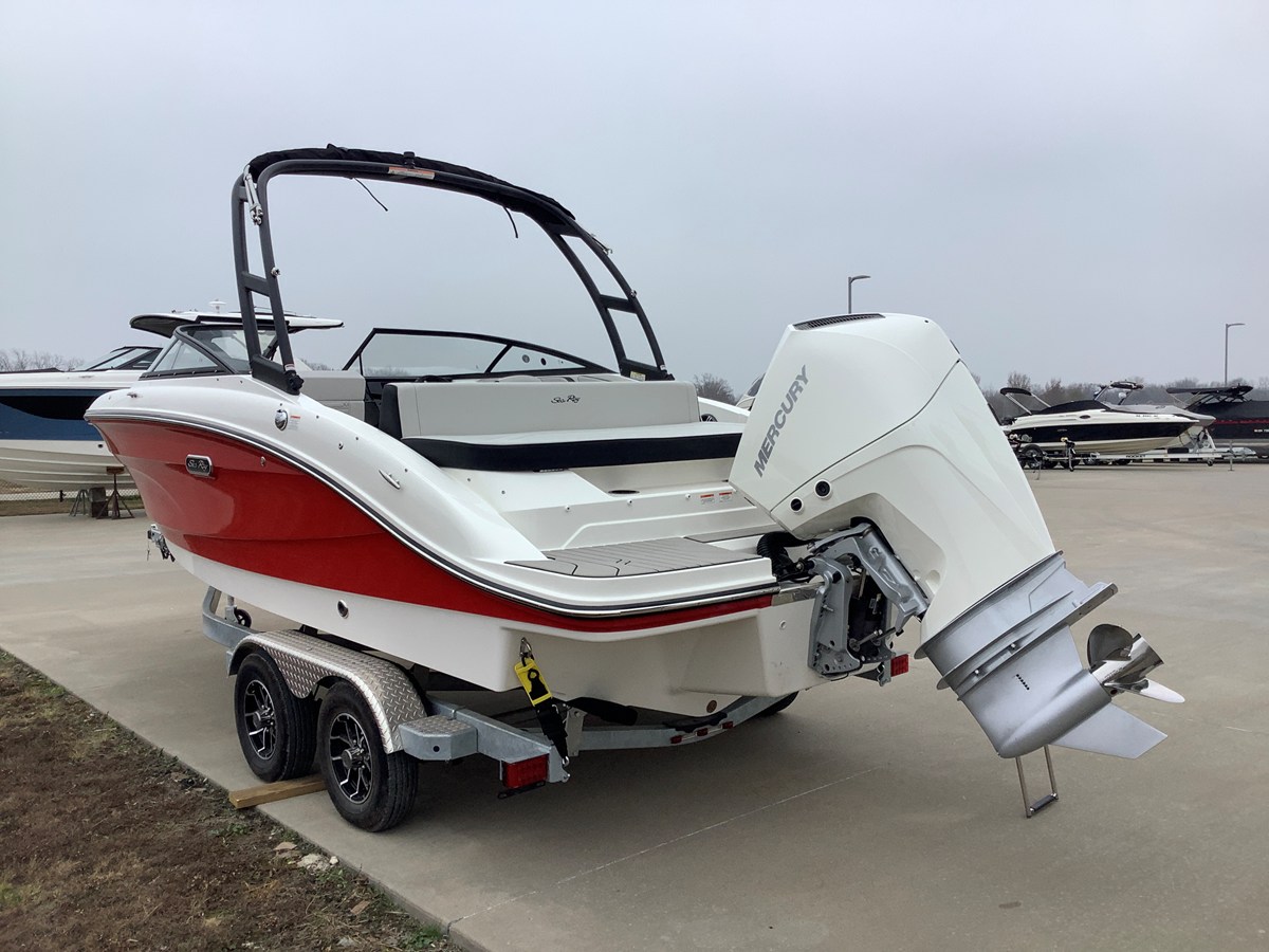 2026 Sea Ray SPX 210 Outboard 4