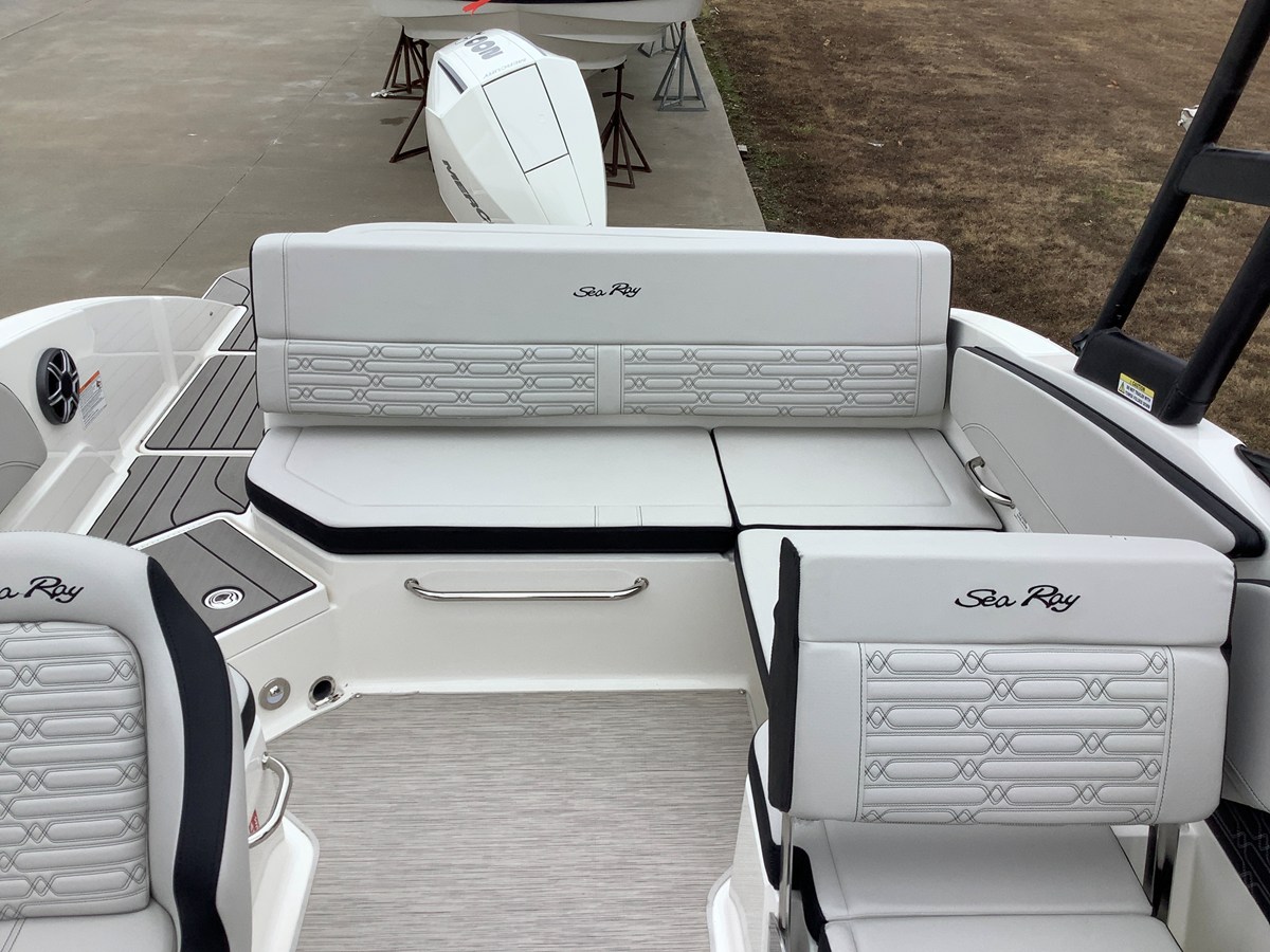 2026 Sea Ray SPX 210 Outboard 7